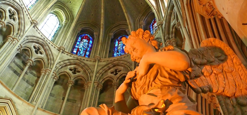 LISIEUX-PAYSDAUGE-CATHEDRALE-SAINTPIERRE-ARCHITECTURE-RELIGIEUX-PATRIMOINE-INTERIEUR-STATUE-10159-L.DURAND-CALVADOS-TOURISME-LIBRE-min LISIEUX-PAYSDAUGE-CATHEDRALE-SAINTPIERRE-ARCHITECTURE-RELIGIEUX-PATRIMOINE-INTERIEUR-STATUE-10159-L.DURAND-CALVADOS-TOURISME-LIBRE-min