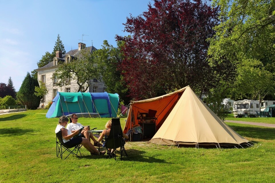 Emplacements au bord de la piscine 