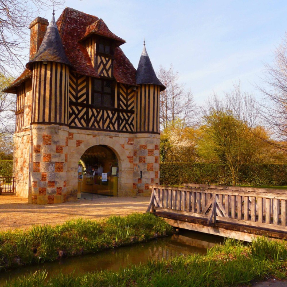 Magnifique architecture du château de crèvecoeur dans le pays d'auge en normandie 