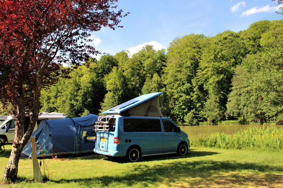 Camper au bord du lac Camping Le Brévedent_Normandie