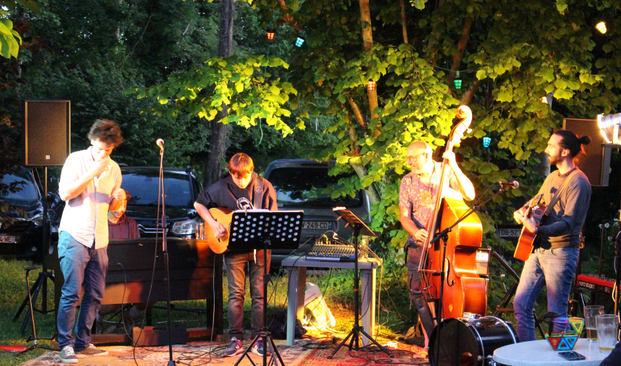 Concert camping du Brevedent Musique acoustique de chanson française pour accompagner vos vacances au camping du Brevedent