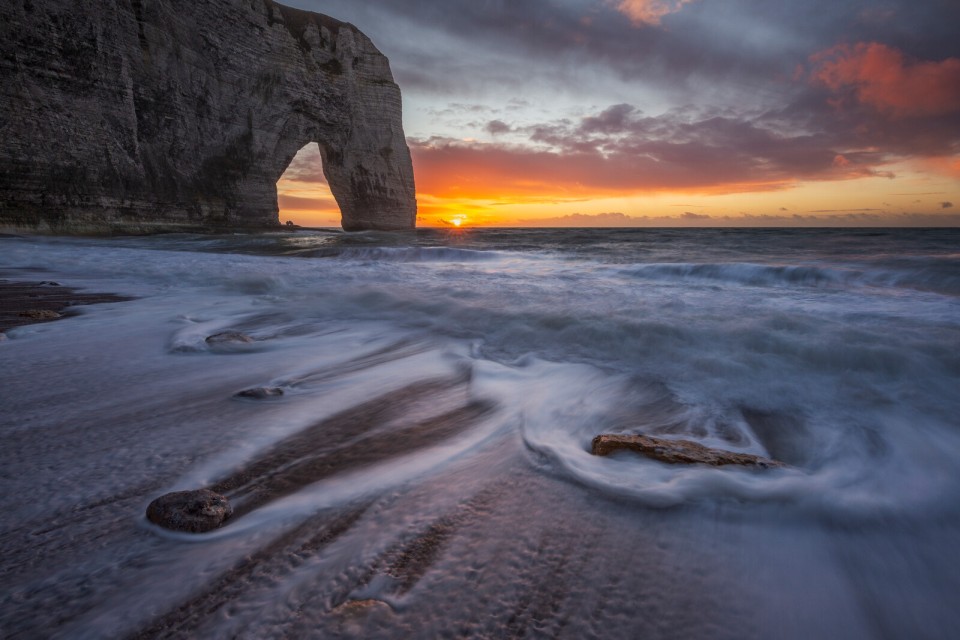 Arche d’Étretat au coucher du soleil sur la côte normande