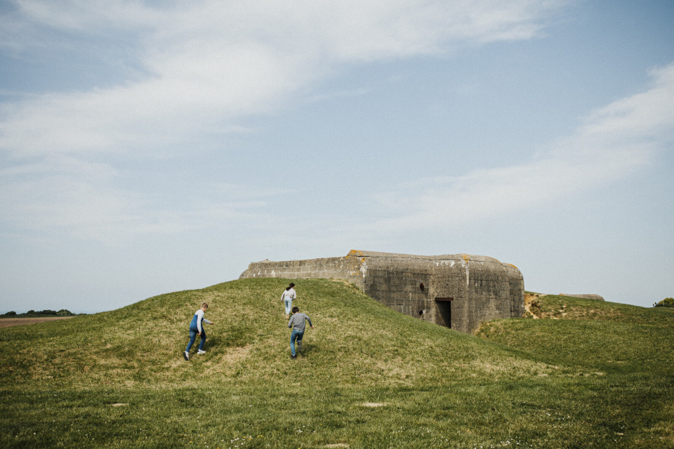 batteries-longues-sur-mer-coraline-leo Batteries de Longues-sur-Mer en Normandie, position stratégique du Débarquement.