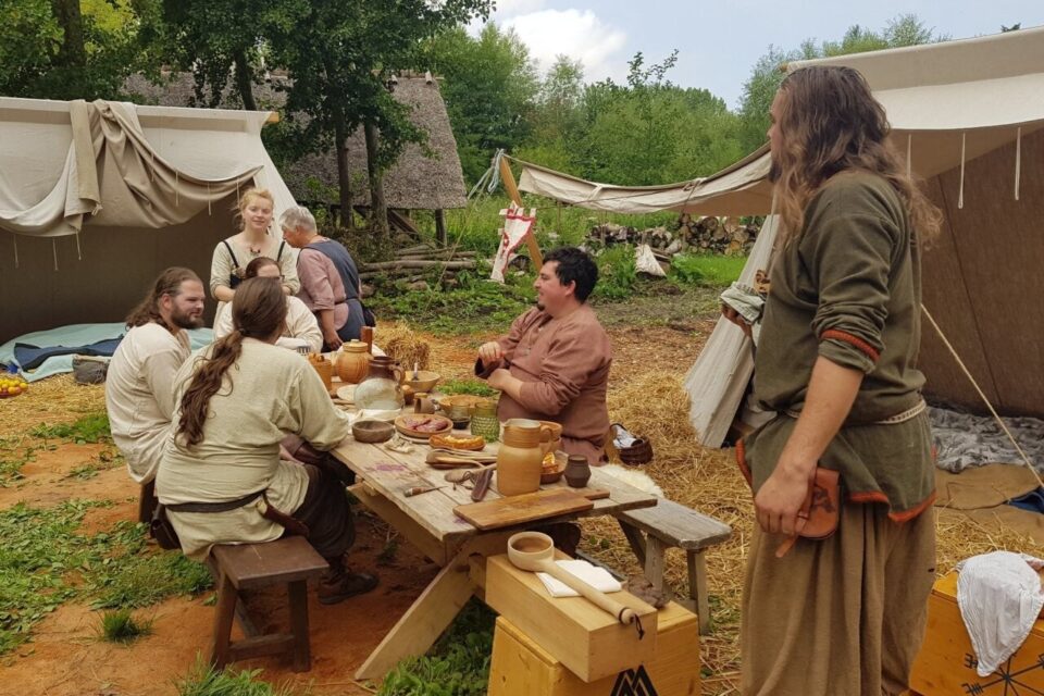 camp-viking-parc-ornavik-caen-herouville-saint-clair Camp viking reconstitué au parc Ornavik.