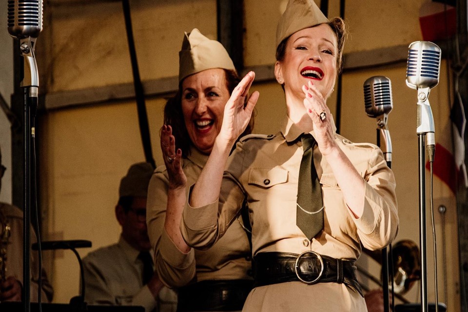 Singers in Ouistreham.