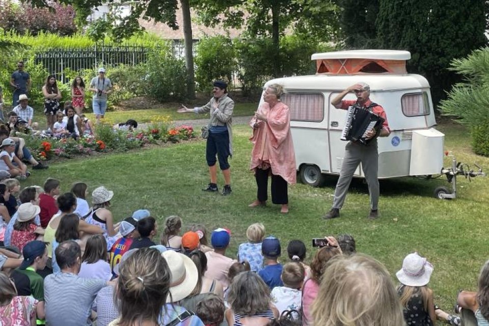 Das Festival Côté Cour Côté Jardin in Bernay.