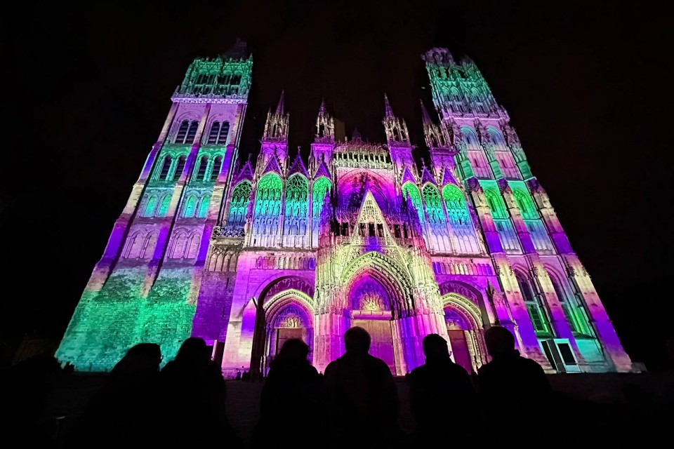 Illuminations de la cathédrale Notre-Dame de Rouen avec spectacle son et lumière en Normandie