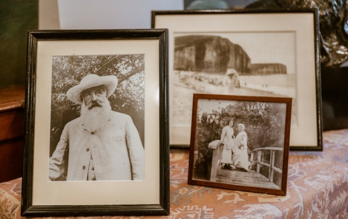 Chambre et souvenirs personnels de Claude Monet dans sa maison à Giverny