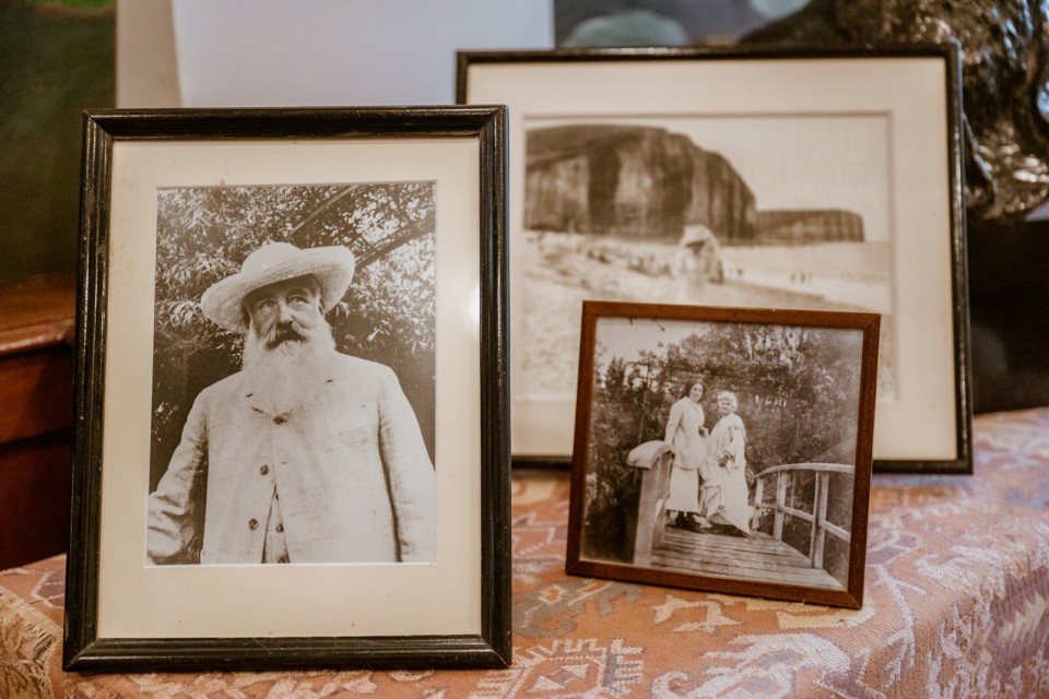 Chambre et souvenirs personnels de Claude Monet dans sa maison à Giverny