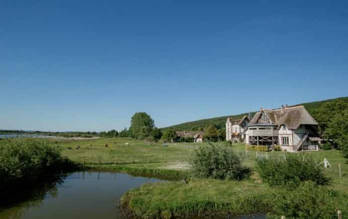 Vue panoramique du Marais Vernier depuis un observatoire naturel.