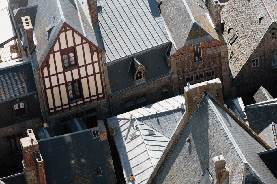 mont-saint-michel-maisons-typiques-marie-anais-thierry Maisons traditionnelles dans les ruelles du Mont-Saint-Michel.