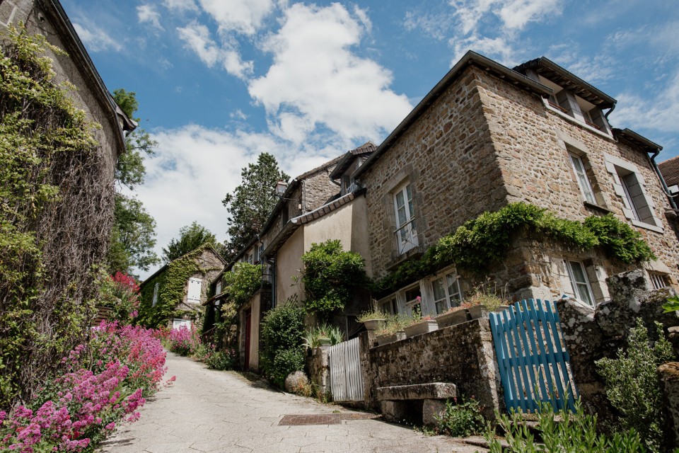 ruelle-saint-ceneri-le-gerei-marie-anais-thierry Centre du village de Veules-les-Roses avec ses boutiques et maisons à colombages.